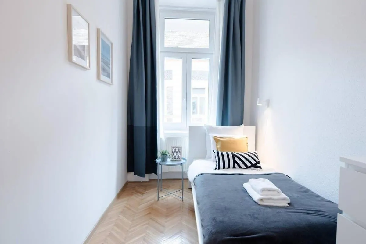 Apartment Excellent Central Location Lovely Home With Ac Budapest