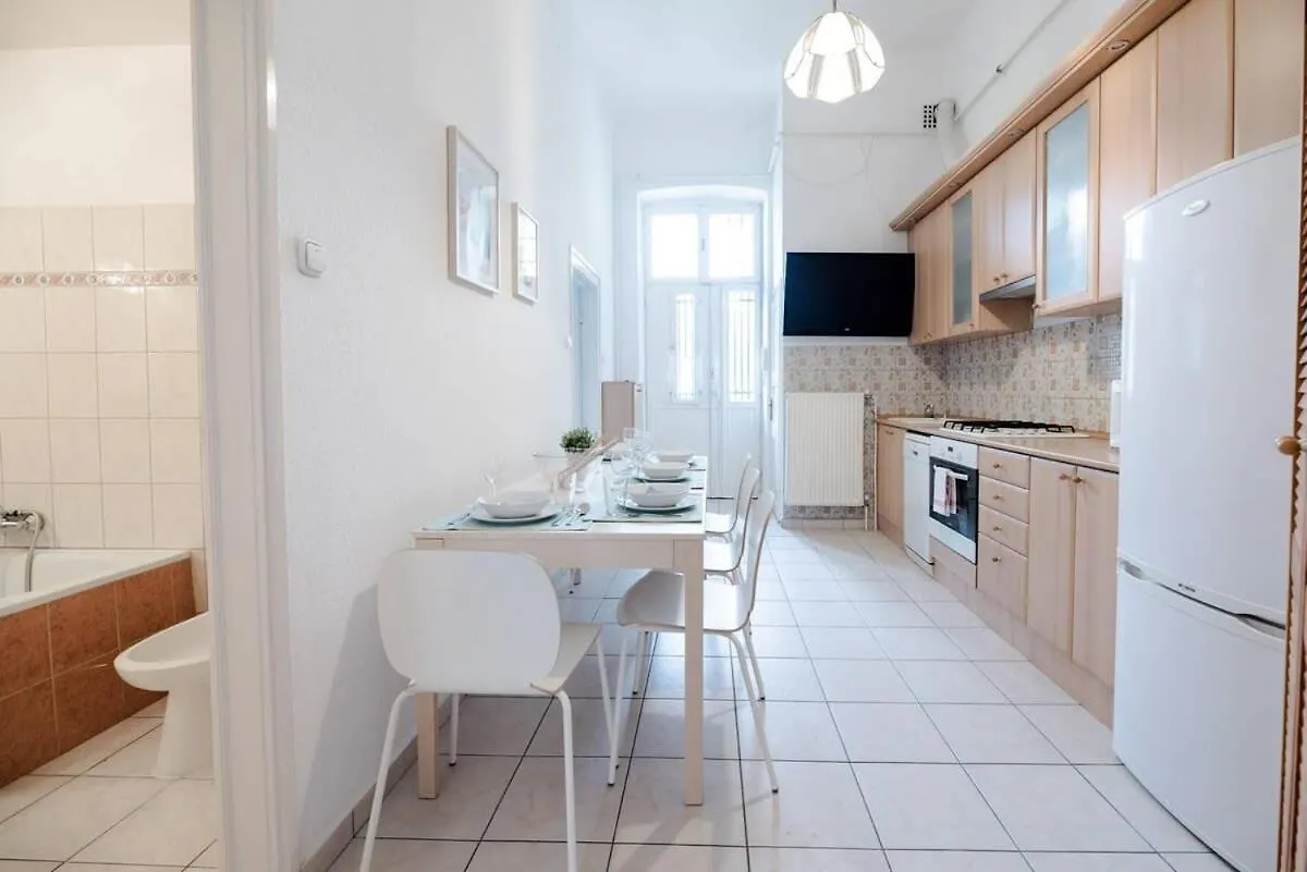 Excellent Central Location Lovely Home With Ac Budapest