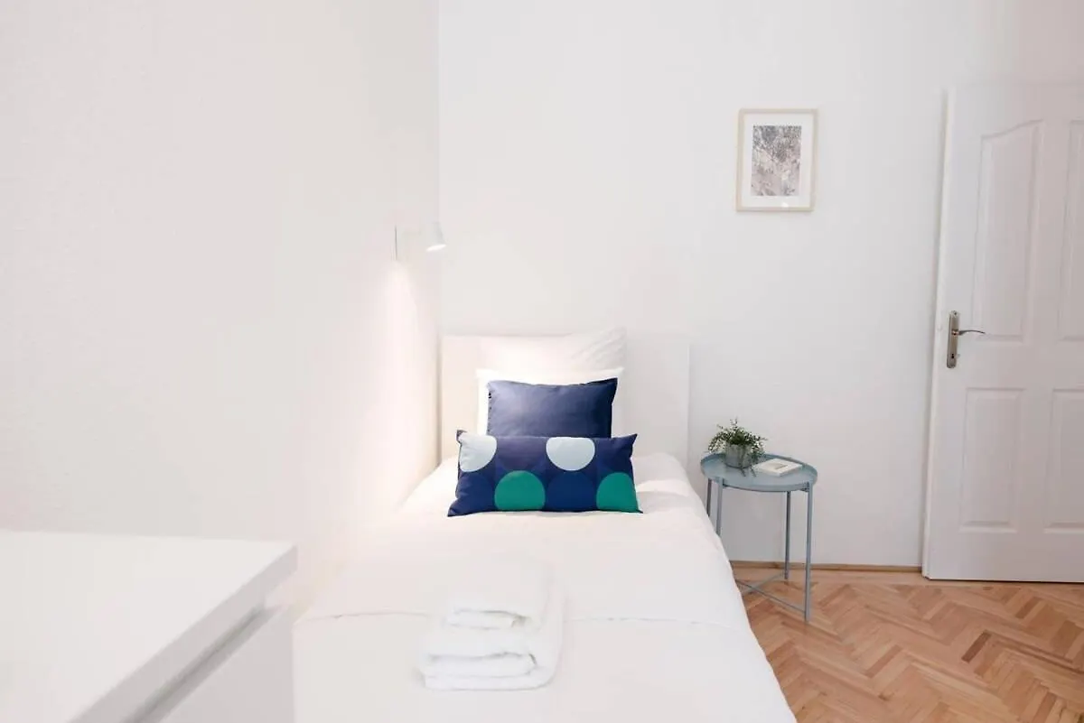 Apartment Excellent Central Location Lovely Home With Ac Budapest