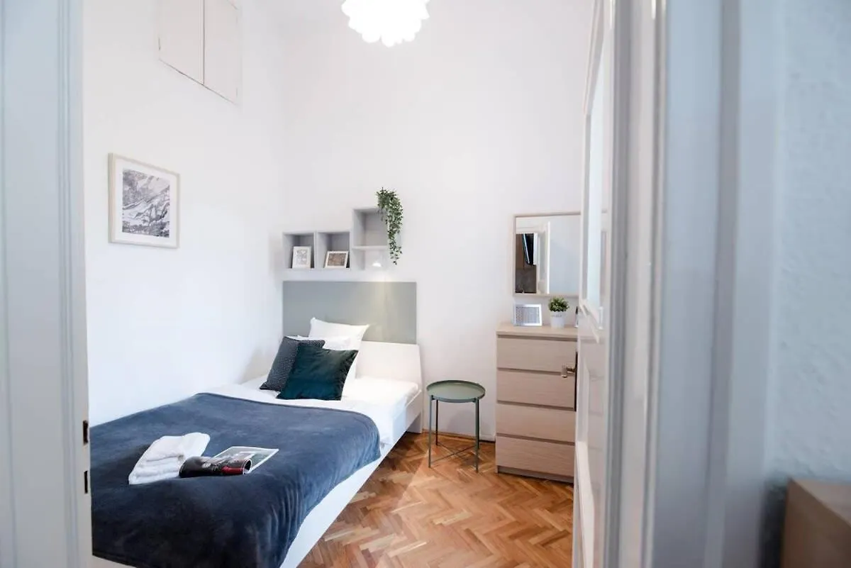 Excellent Central Location Lovely Home With Ac Budapest