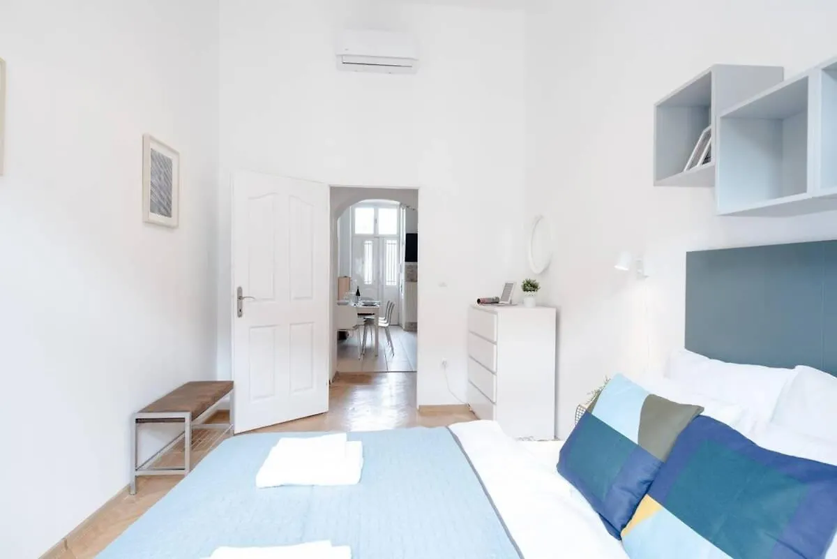 Excellent Central Location Lovely Home With Ac Budapest Apartment