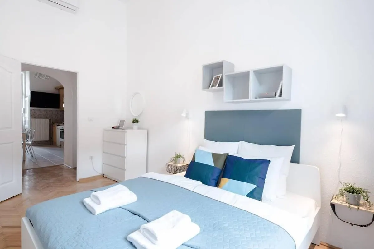Excellent Central Location Lovely Home With Ac Budapest