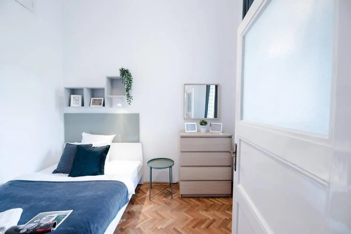 Excellent Central Location Lovely Home With Ac Budapest Apartment