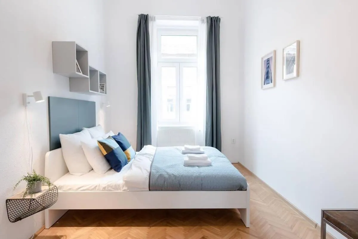 Excellent Central Location Lovely Home With Ac Budapest
